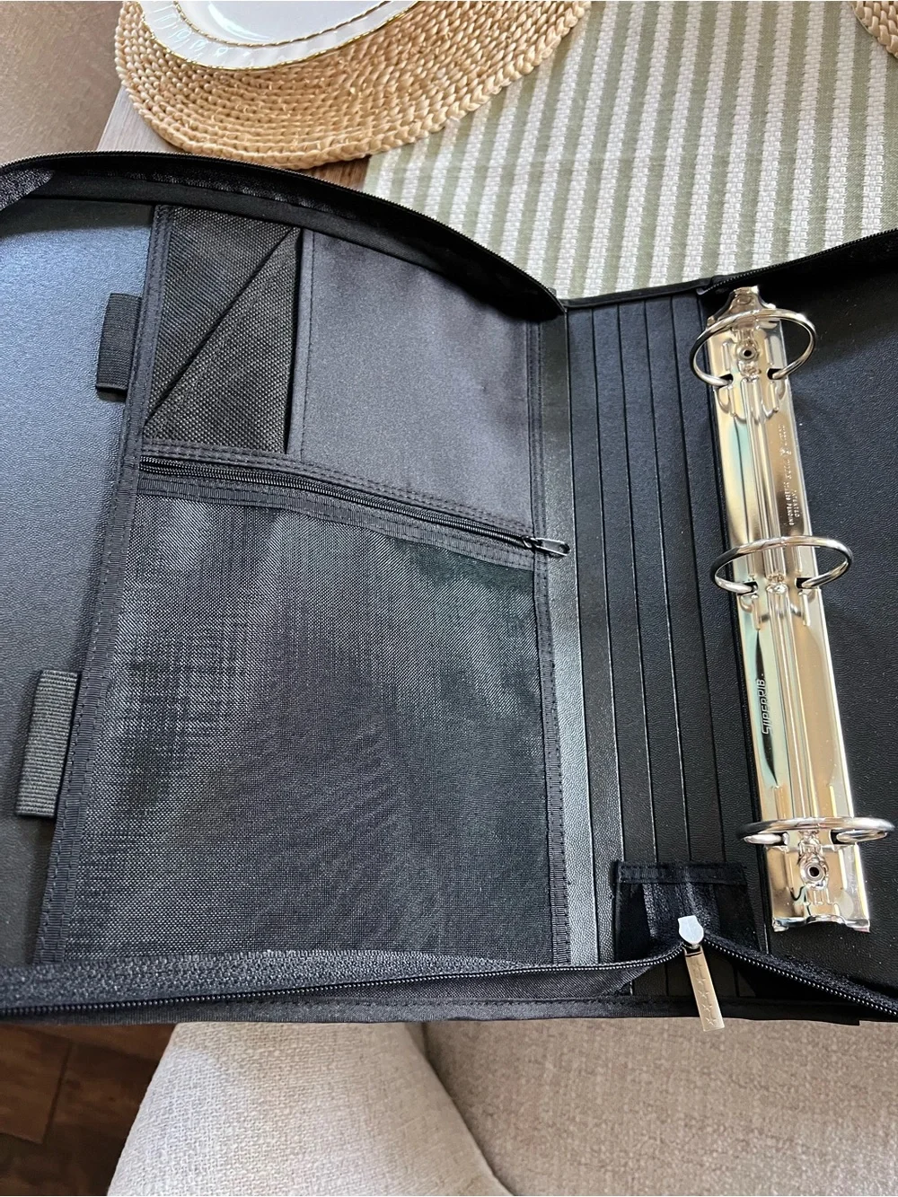 Five Star Zipper Binder Trapper
